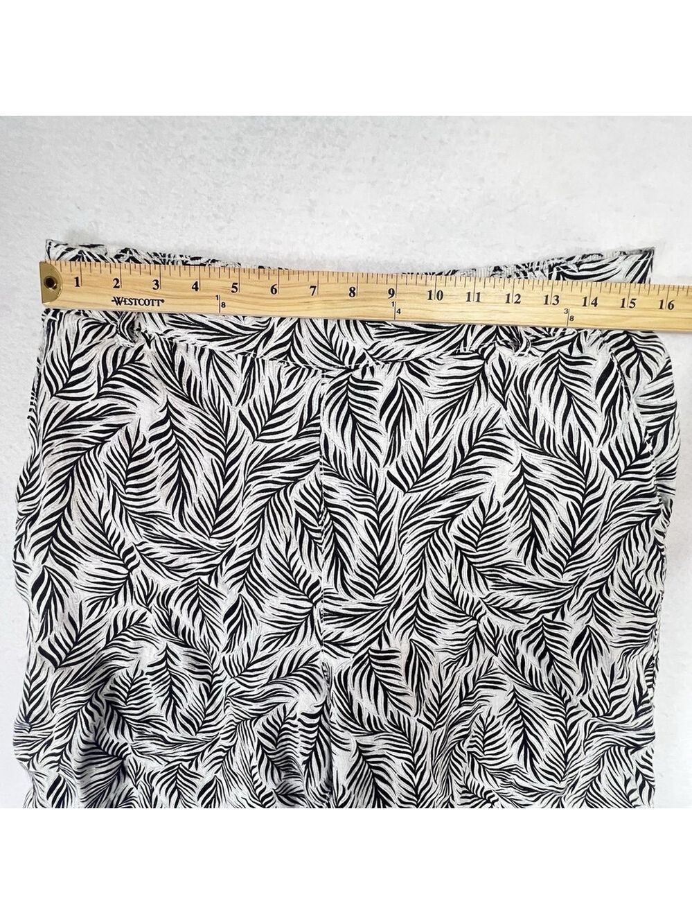 Tahari Wide Leg Crop Pants Black White 100% Linen Large Leaf Pull On Tropical - Picture 7 of 10